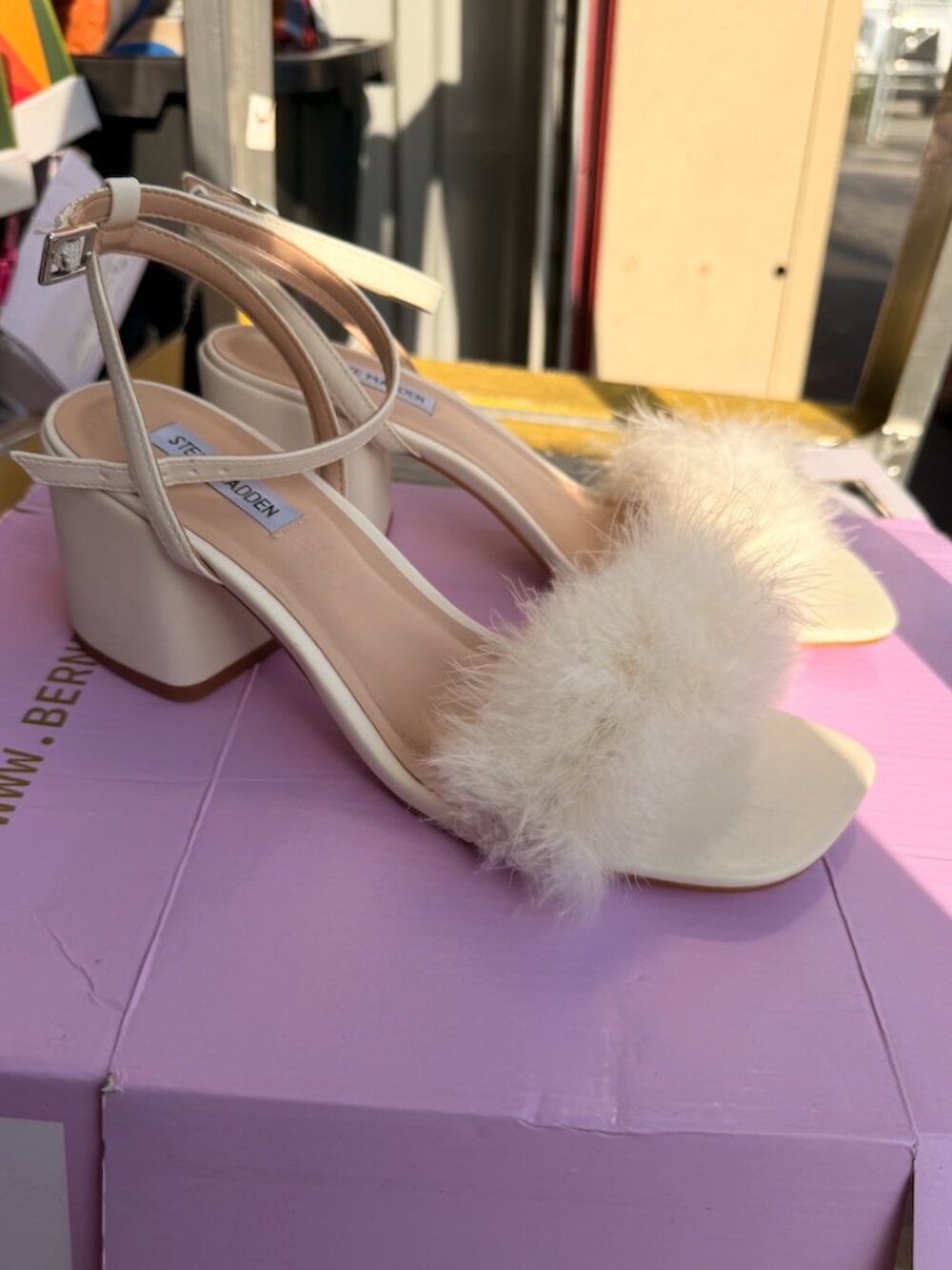 Steve Madden Ivory Feather Block Heel Sandals | Size 9.5
